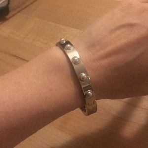 Ann Klein New York silver bangle w. pearl details